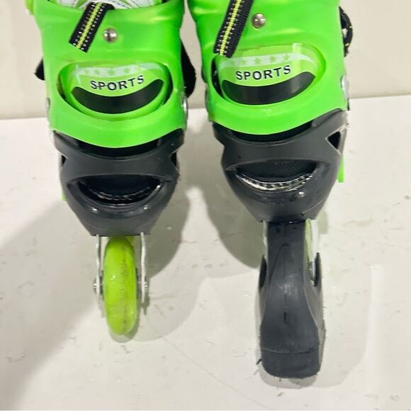 Kids Adjustable Inline Rollerblades, Light Up Wheels, Beginner, size 3-6 youth - Picture 5 of 8